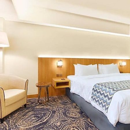 Louis Kienne Hotel Simpang Lima Semarang Exterior photo