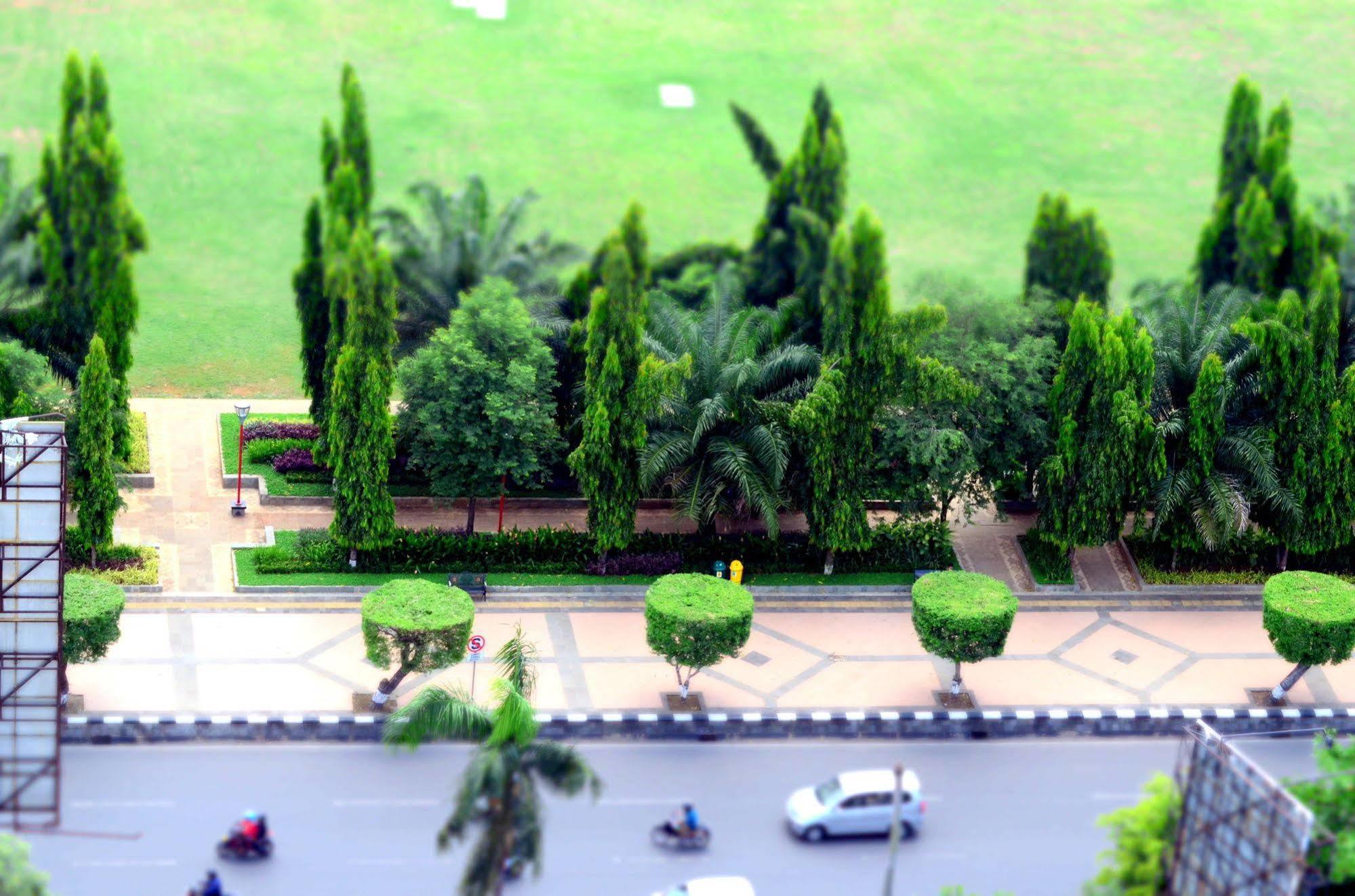 Louis Kienne Hotel Simpang Lima Semarang Exterior photo