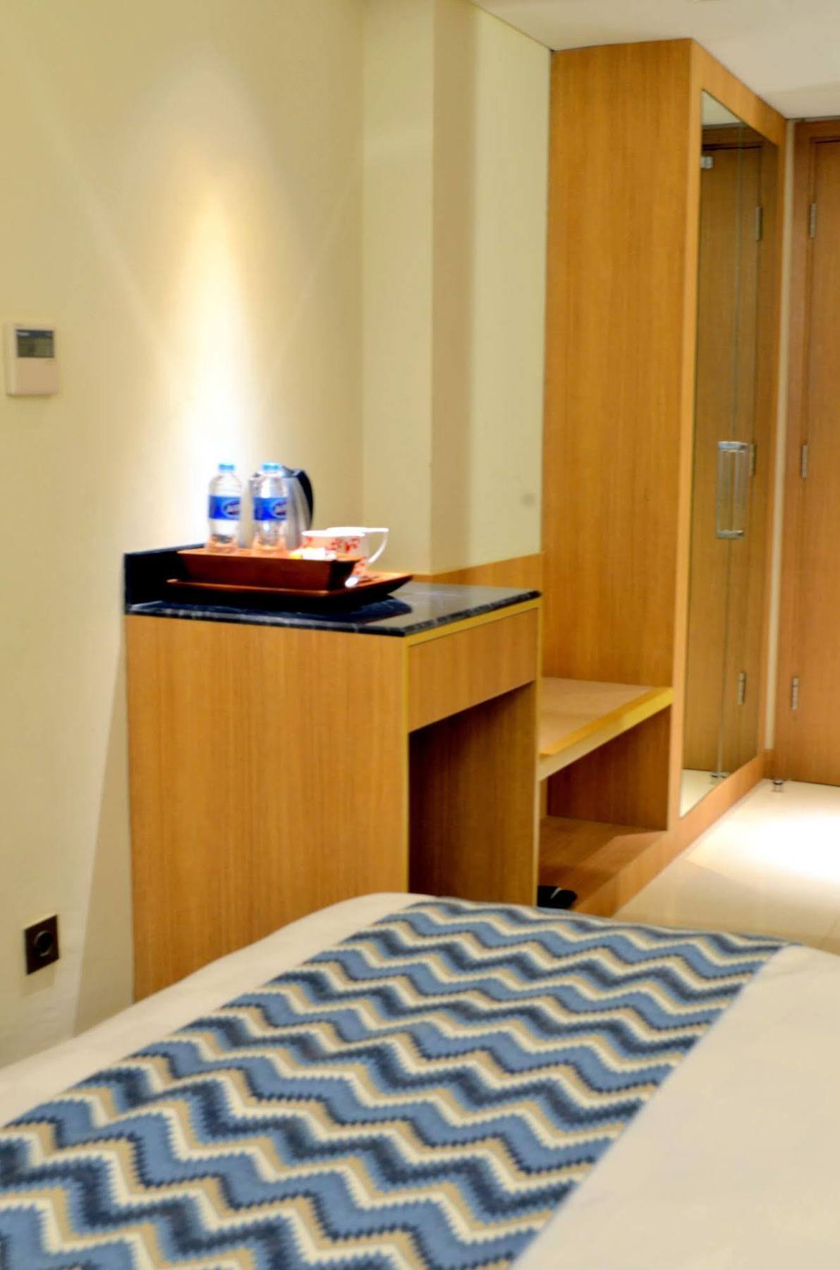 Louis Kienne Hotel Simpang Lima Semarang Exterior photo