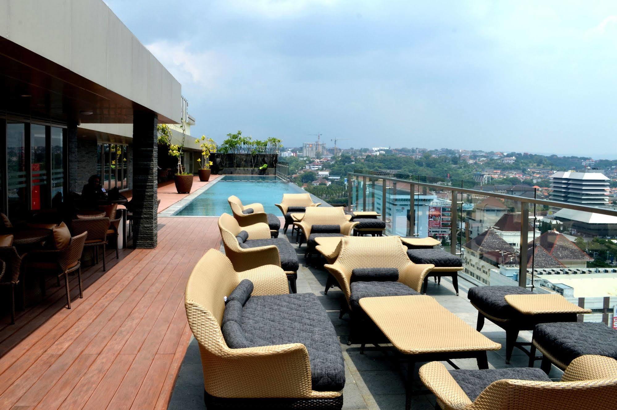 Louis Kienne Hotel Simpang Lima Semarang Exterior photo