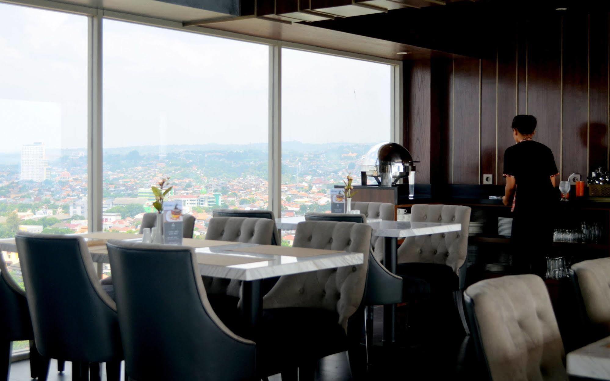 Louis Kienne Hotel Simpang Lima Semarang Exterior photo